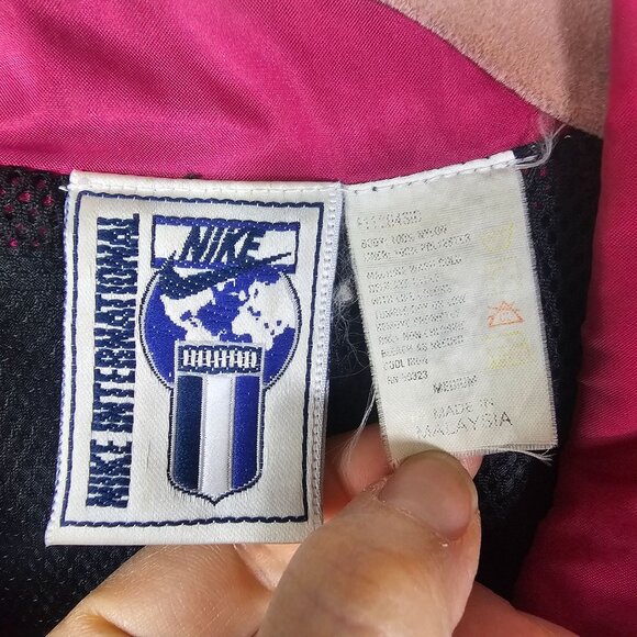 Vintage 90s Nike International Windbreaker Jacket M Pink & Black Retro Casual - Picture 3 of 12